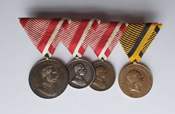 Ein Bild, das M�nze, Medaille, Metall, W�hrung enth�lt.

Automatisch generierte Beschreibung