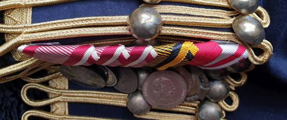 Ein Bild, das Modeaccessoire, Schmuck enth�lt.

Automatisch generierte Beschreibung