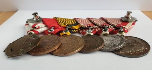 Ein Bild, das Im Haus, Nachspeise, Snack, Backwaren enth�lt.

Automatisch generierte Beschreibung